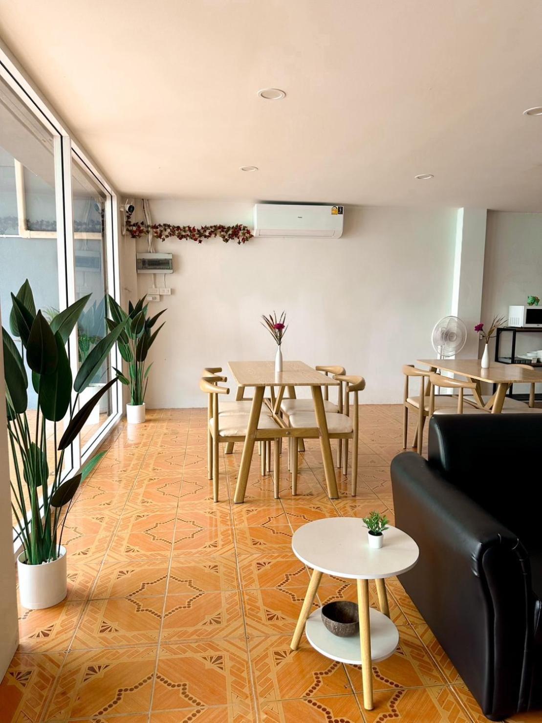 Montana Hotel & Hostel Phuket Karon Exteriér fotografie